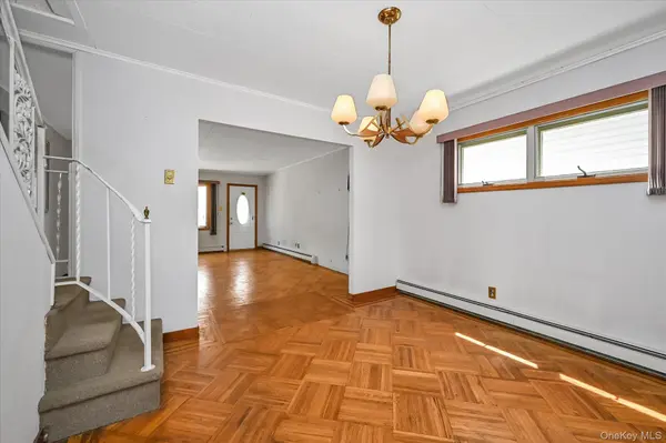33-30 203rd ST, Bayside, NY 11361
