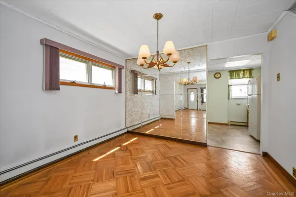 33-30 203rd ST, Bayside, NY 11361
