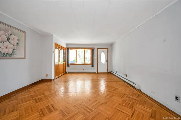 33-30 203rd ST, Bayside, NY 11361