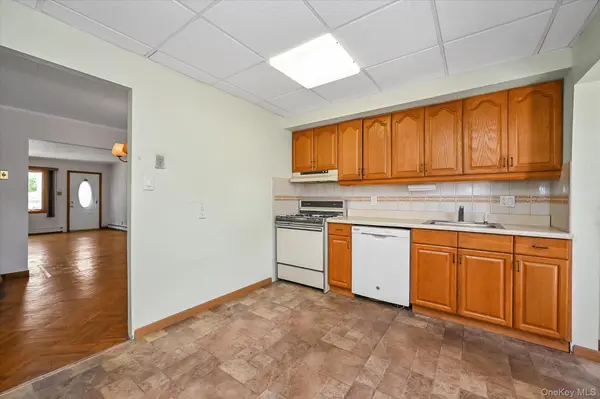 33-30 203rd ST, Bayside, NY 11361
