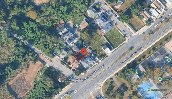 8 Iroquois ST, Staten Island, NY 10305