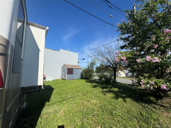 8 Iroquois ST, Staten Island, NY 10305