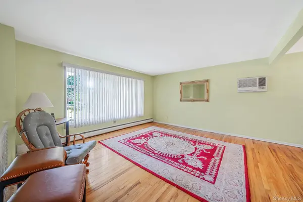4007 Clark ST, Seaford, NY 11783