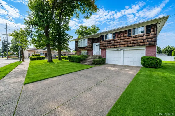 4007 Clark ST, Seaford, NY 11783