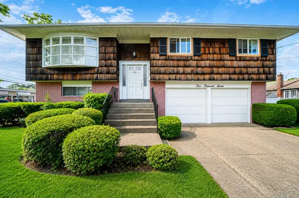 4007 Clark ST, Seaford, NY 11783
