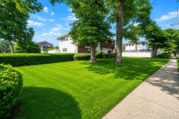4007 Clark ST, Seaford, NY 11783