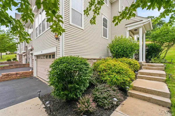 2608 Hawthorn WAY, New Windsor, NY 12553