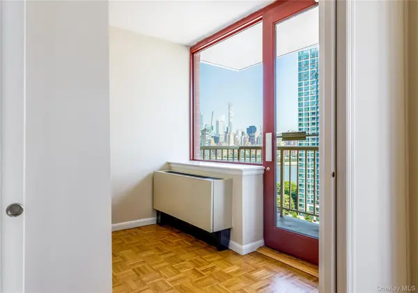 4-74 48Th AVE #15C, Long Island City, NY 11109