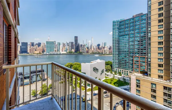 4-74 48Th AVE #15C, Long Island City, NY 11109