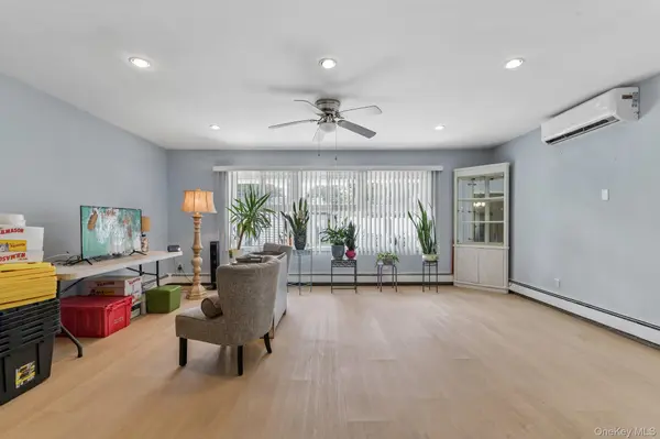 170 Tardy LN, Wantagh, NY 11793