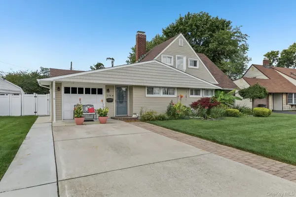 170 Tardy LN, Wantagh, NY 11793