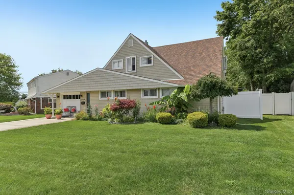 170 Tardy LN, Wantagh, NY 11793
