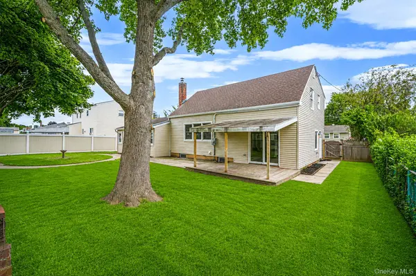 532 French AVE, North Babylon, NY 11703
