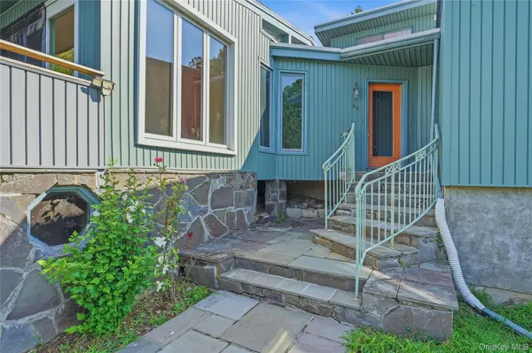 46 Kevin HTS, Poughkeepsie, NY 12603