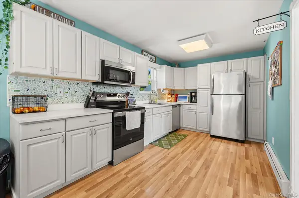 172 11th AVE, Holtsville, NY 11742