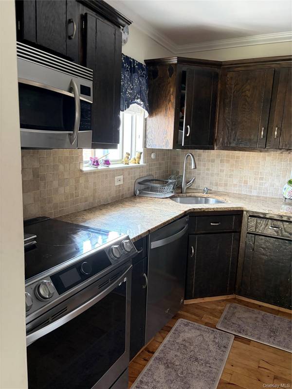 30 Stone BLVD, Massapequa, NY 11758