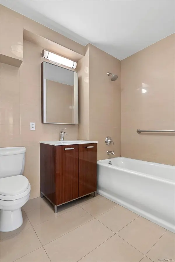 33-30 61st ST #105, Woodside, NY 11377