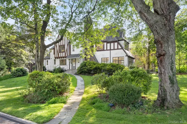 2 Byworth RD, New Rochelle, NY 10804