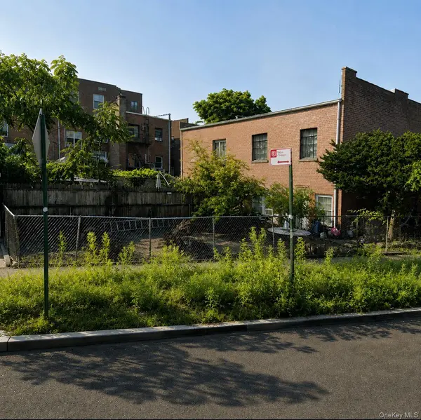 4805 Poyer ST, Elmhurst, NY 11373