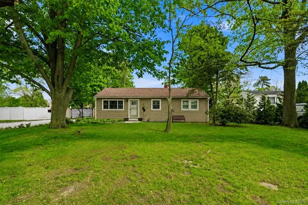 1016 Howells RD, Bay Shore, NY 11706