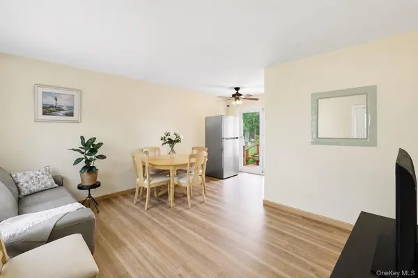 1016 Howells RD, Bay Shore, NY 11706
