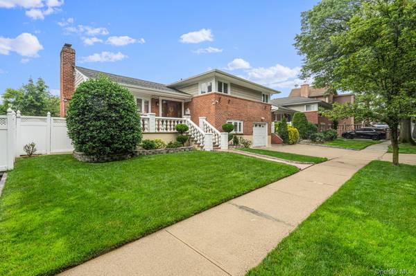 264-47 Grand Central Pkwy, Flushing, NY 11362