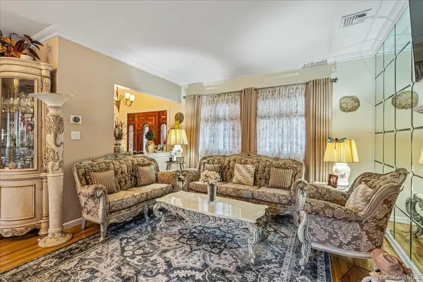 264-47 Grand Central Pkwy, Flushing, NY 11362