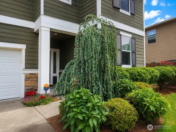 4960 S 325th CT, Auburn, WA 98001