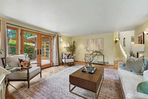 12838 NE 73rd ST, Kirkland, WA 98033
