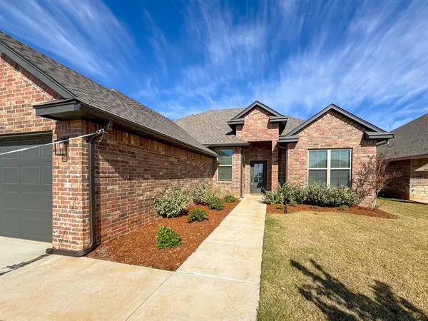 2913 Summit Hollow CIR, Norman, OK 73071