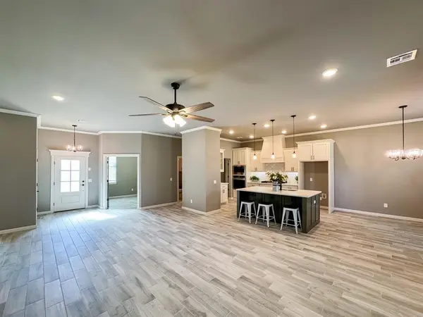 2913 Summit Hollow CIR, Norman, OK 73071