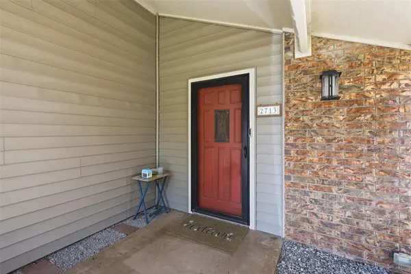 2713 Haystack LN, Enid, OK 73703