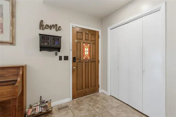 2713 Haystack LN, Enid, OK 73703