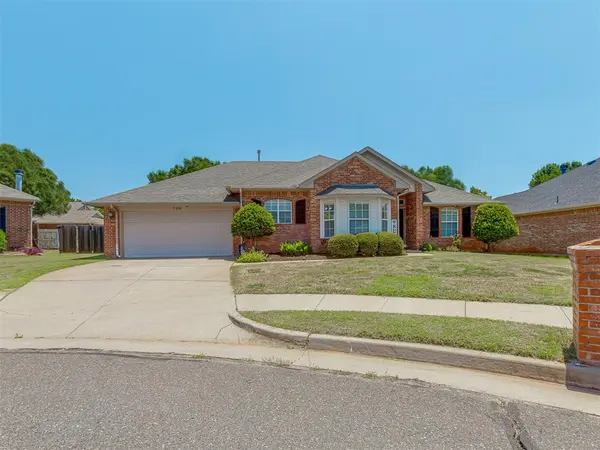700 Taber LN, Edmond, OK 73003