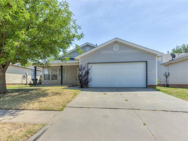 920 Periwinkle DR, Yukon, OK 73099