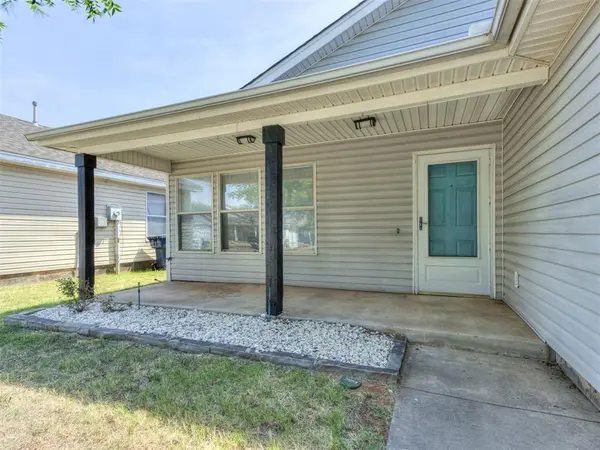 920 Periwinkle DR, Yukon, OK 73099