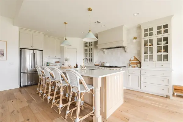 3832 Stone Hill LN, Edmond, OK 73034