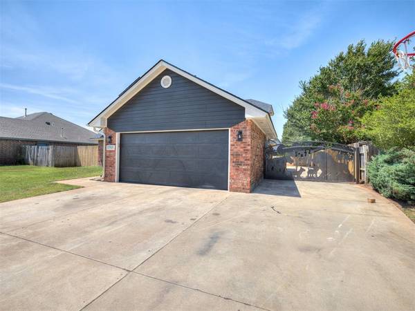 2705 E Hills DR, Oklahoma City, OK 73160