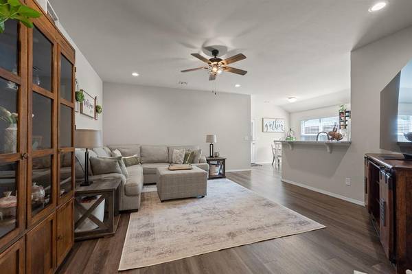 1316 Dustin DR, Edmond, OK 73003