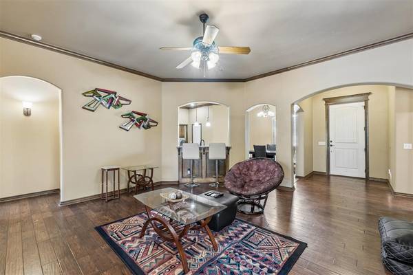 523 Woods WAY, Moore, OK 73160