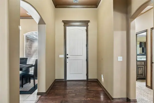 523 Woods WAY, Moore, OK 73160