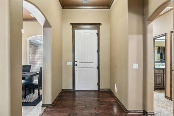 523 Woods WAY, Moore, OK 73160