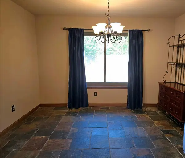 2517 W Olympic DR, Yukon, OK 73099