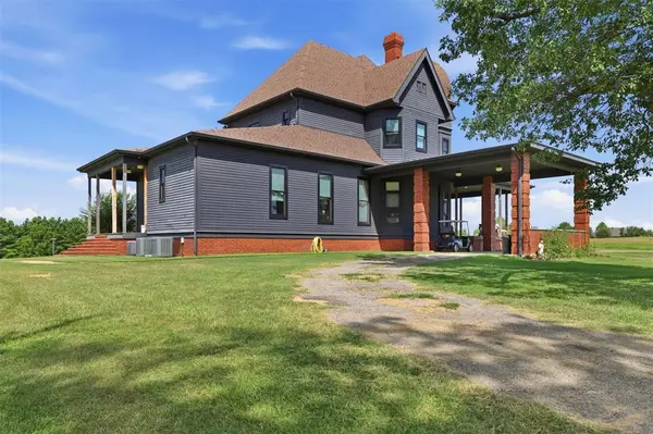 1253 N 4255 RD, Hugo, OK 74743
