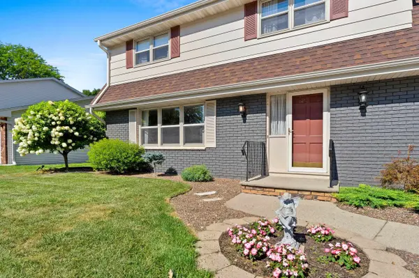 506 PINE TER, Green Bay, WI 54303-2304