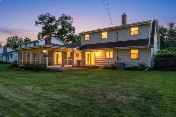 506 PINE TER, Green Bay, WI 54303-2304
