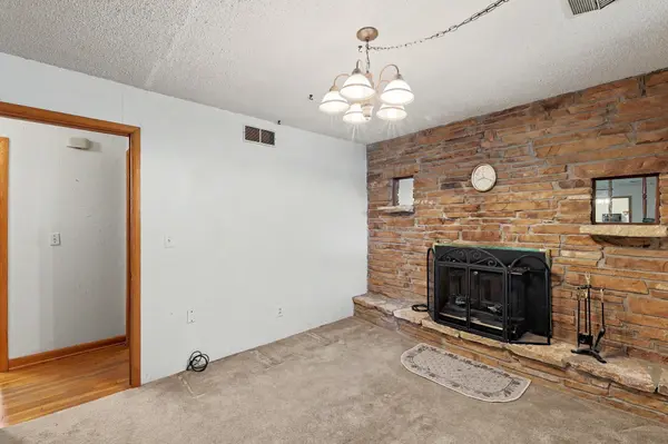 1156 N Lakeview Dr, Derby, KS 67037