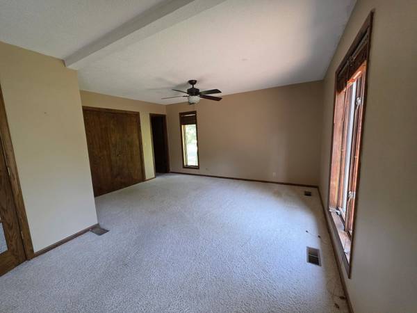 1009 Ruth Ann Dr, Dodge City, KS 67801