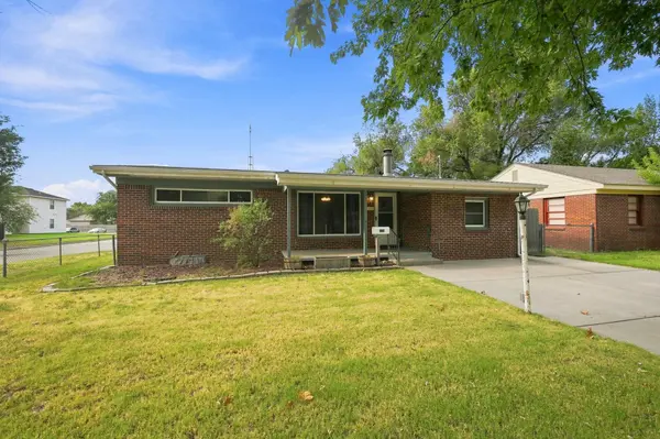 1421 E 31st St South, Wichita, KS 67216