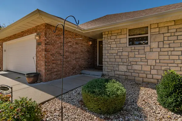 285 Uniqueville Lane, Lampe, MO 65681